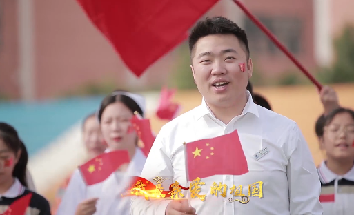 心潮澎湃！小板鎮(zhèn)慶祝新中國成立70周年《我和我的祖國》快閃