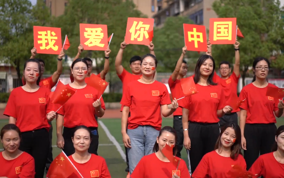 天門市實(shí)驗(yàn)小學(xué)慶祝新中國成立70周年快閃活動(dòng)