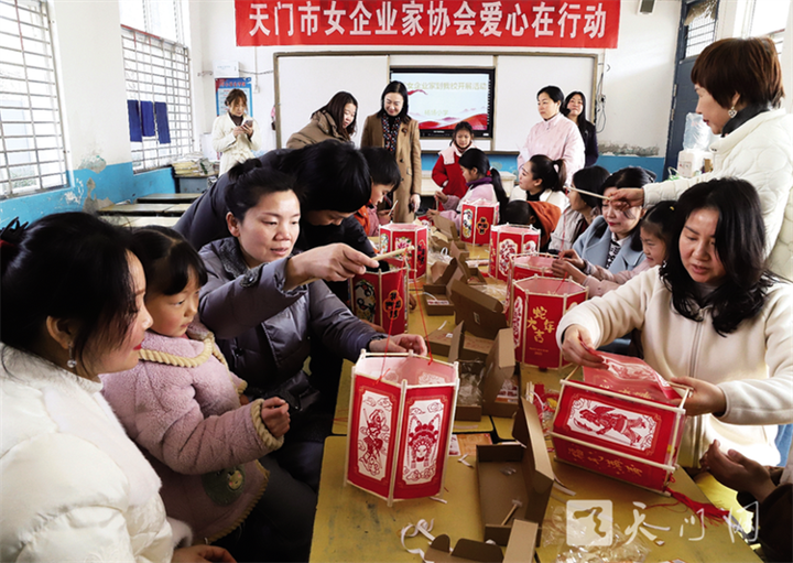“愛(ài)心媽媽”護(hù)成長(zhǎng)